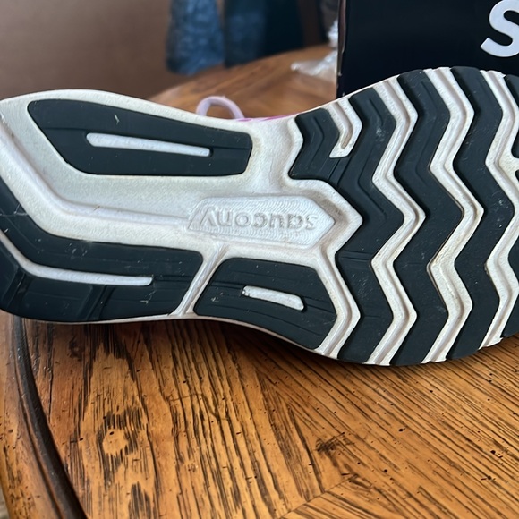 Saucony In Box Ride 14 Size 9 Women’s. Medium.Color Razzle Fairytale(Magenta) - Picture 3 of 11